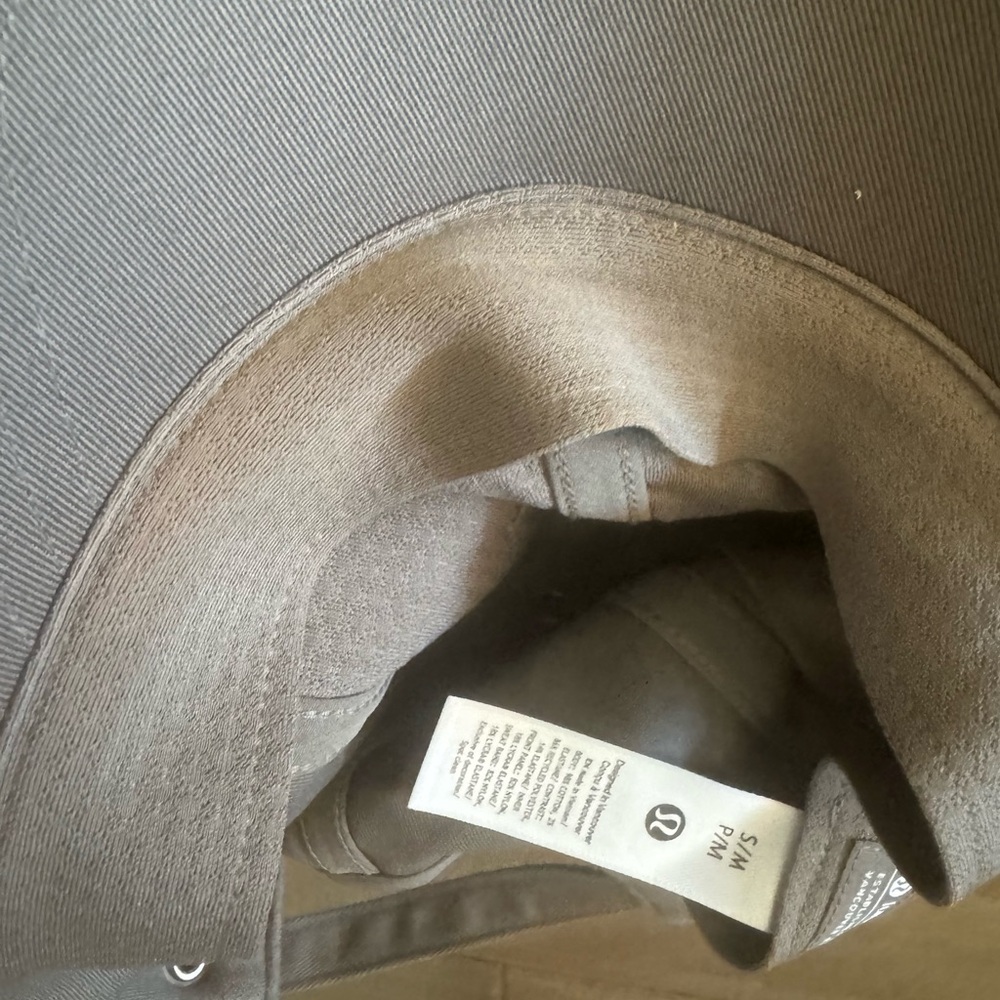 Lululemon Athletica Charcoal Cap - Picture 4 of 5
